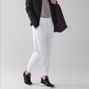 NWOT white lululemon joggers